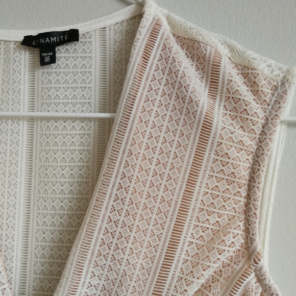 DYNAMITE Sleeveless V-Neck Lace Bodysuit - Picture 3 of 7